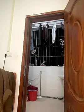 yiyi0316 online show from November 30, 2025, 10:27 am