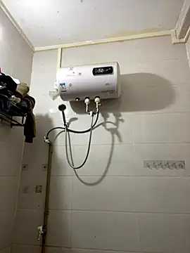 yiyi0316 online show from December 3, 2025, 4:17 pm