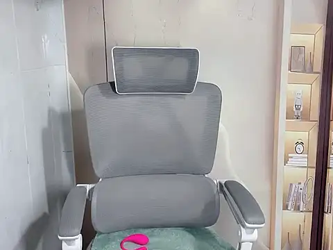 Lousii online show from November 18, 2025, 12:52 pm