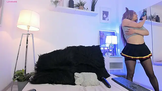 Snapshot of Miluu_dh chatting on December 15, 2025, 2:56 pm Miluu dh online show from December 15, 2025, 2:56 pm