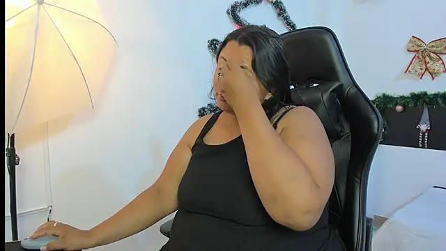 BWW-CINDY11 online show from December 5, 2025, 3:49 am