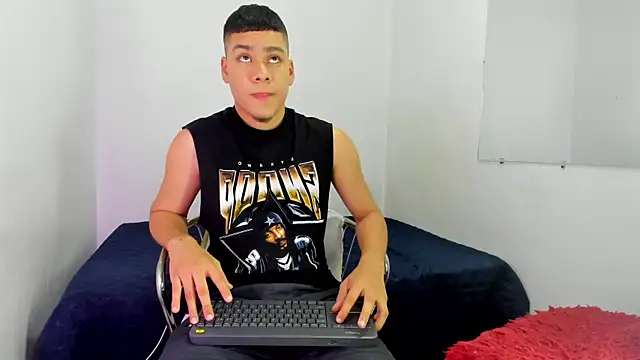 Lucastorrez01 online show from May 26, 2026, 12:31 am