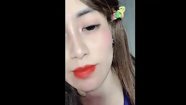 MiAnna-Lovee online show from November 21, 2025, 7:40 am