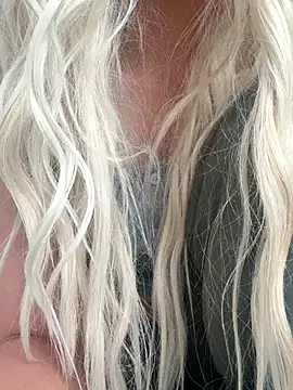 Manolya3434 online show from November 28, 2025, 6:13 am