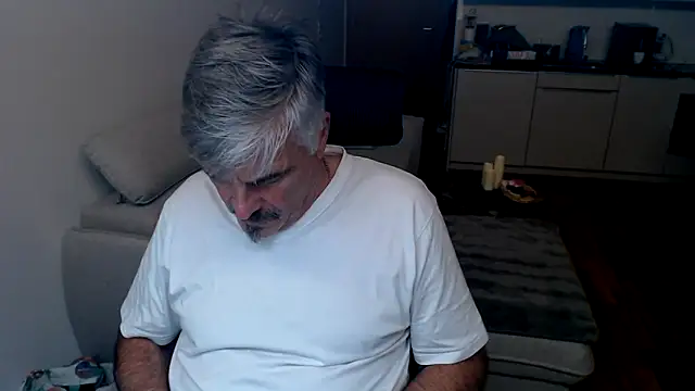 Snapshot of Buidapest chatting on January 19, 2026, 11:03 am Buidapest online show from January 19, 2026, 11:03 am