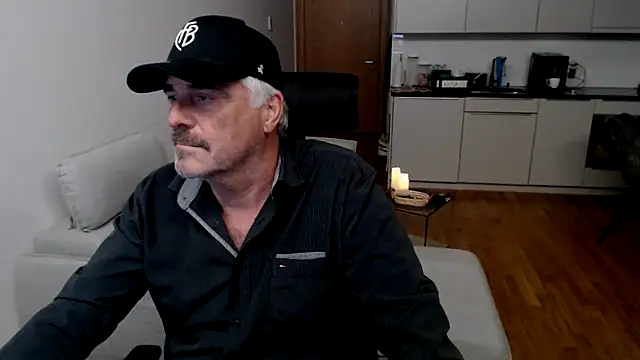 Buidapest online show from November 18, 2025, 9:18 pm