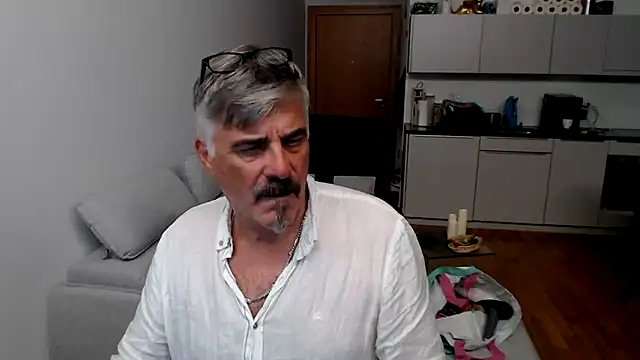 Snapshot of Buidapest chatting on January 16, 2026, 10:58 pm Buidapest online show from January 16, 2026, 10:58 pm