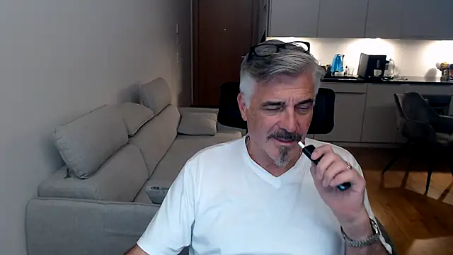 Snapshot of Buidapest chatting on February 28, 2026, 4:34 am Buidapest online show from February 28, 2026, 4:34 am