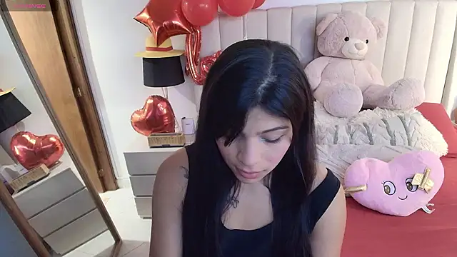 Snapshot of Emyii_ chatting on February 9, 2026, 11:03 pm Emyii online show from February 9, 2026, 11:03 pm