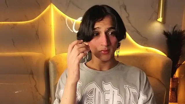 zoe tp online show from December 1, 2025, 8:10 pm