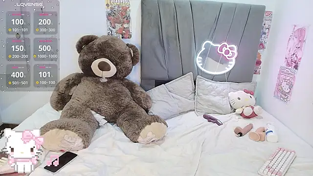 kittyhtxx online show from December 22, 2025, 4:56 am