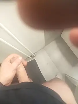 Snapshot of Kusiu221 chatting on November 16, 2025, 7:18 pm Kusiu221 online show from November 16, 2025, 7:18 pm