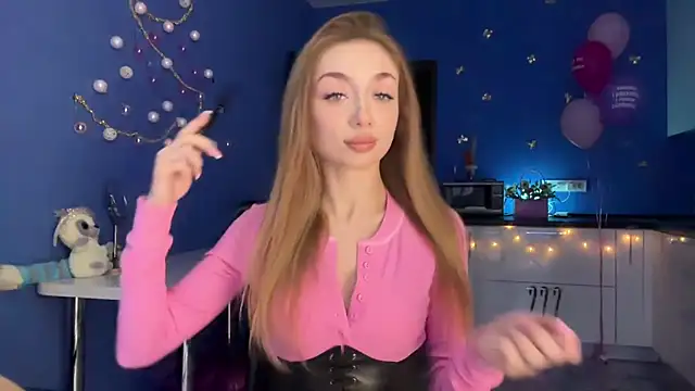 Jolienne online show from December 17, 2025, 8:58 pm