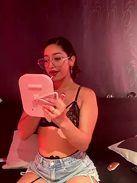 Snapshot of LilithMonette chatting on January 17, 2026, 4:38 am LilithMonette online show from January 17, 2026, 4:38 am