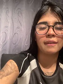 Snapshot of Dannii- chatting on February 1, 2026, 10:41 pm Dannii- online show from February 1, 2026, 10:41 pm