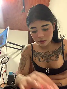 Snapshot of Dannii- chatting on February 20, 2026, 12:07 am Dannii- online show from February 20, 2026, 12:07 am