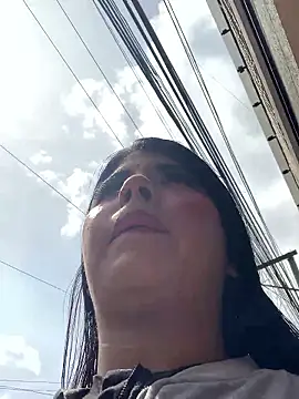 Snapshot of Dannii- chatting on February 5, 2026, 6:37 pm Dannii- online show from February 5, 2026, 6:37 pm