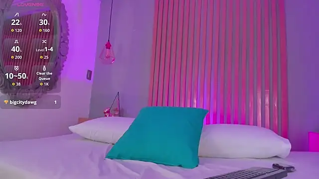 nicolesteele  online show from November 26, 2025, 7:36 pm