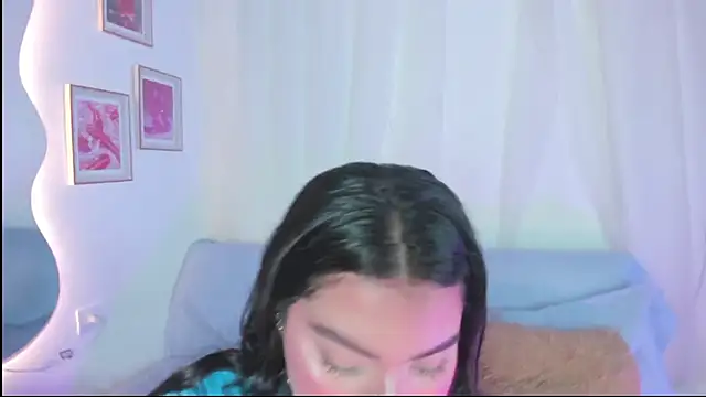 Curvykittenx online show from November 17, 2025, 8:57 pm