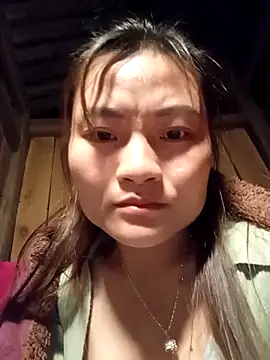 Snapshot of Lee-Thee chatting on November 19, 2025, 2:17 pm Lee-Thee online show from November 19, 2025, 2:17 pm