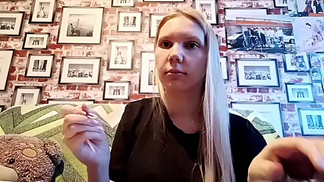 EvieBaggette online show from November 17, 2025, 8:18 am