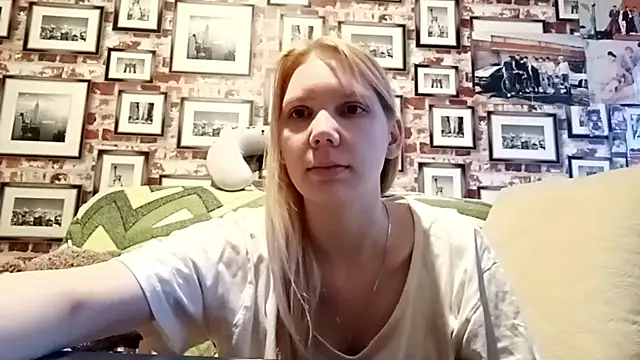 EvieBaggette online show from November 18, 2025, 7:33 am