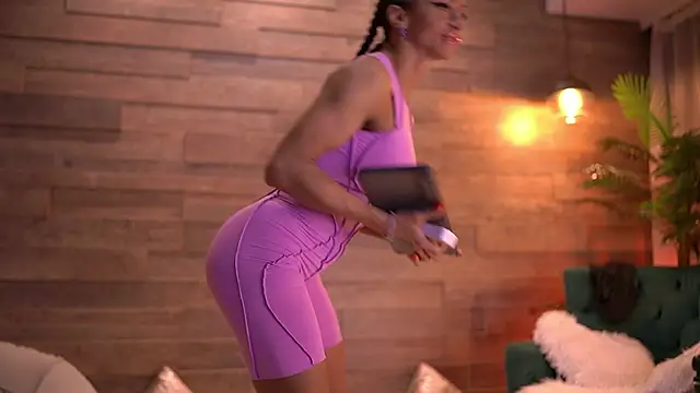 Snapshot of XenaBloom chatting on February 28, 2026, 4:12 am XenaBloom online show from February 28, 2026, 4:12 am