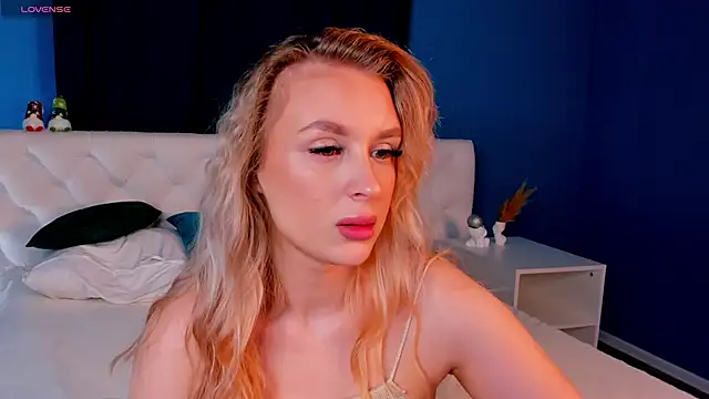 Snapshot of KiraRuiz chatting on February 24, 2026, 1:06 am KiraRuiz online show from February 24, 2026, 1:06 am