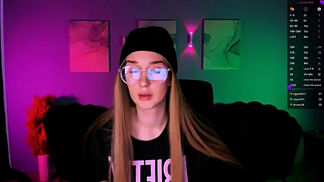 Snapshot of _kellykitten_ chatting on February 9, 2026, 2:26 pm kellykitten online show from February 9, 2026, 2:26 pm