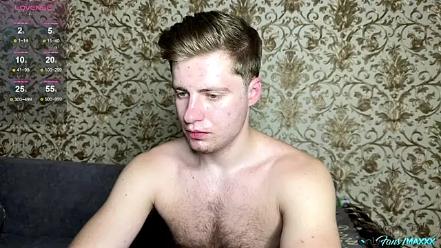Maxhornyblondieman online show from May 25, 2026, 9:02 pm