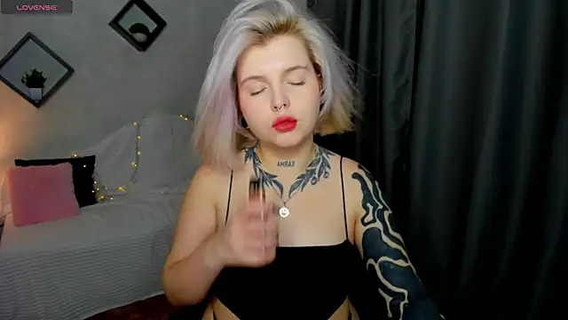 shadow  purrr online show from December 5, 2025, 1:27 am