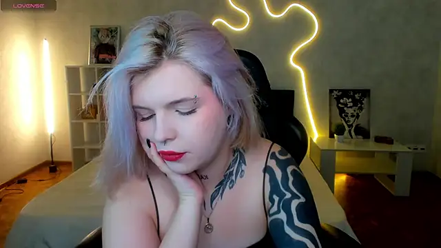 shadow  purrr online show from December 1, 2025, 1:39 am