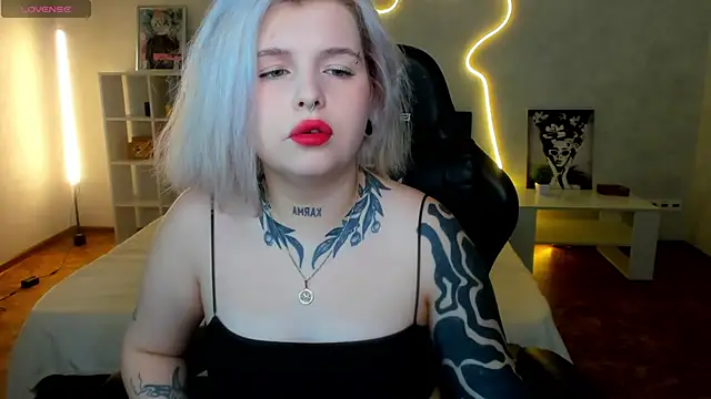 shadow  purrr online show from December 2, 2025, 1:39 am