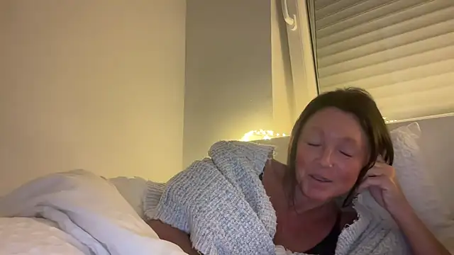 Snapshot of AnnaSophiaX chatting on December 2, 2025, 12:11 am AnnaSophiaX online show from December 2, 2025, 12:11 am