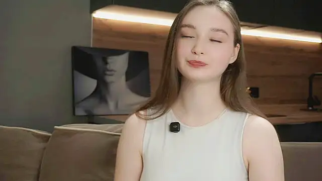 Snapshot of Eliravelvet chatting on November 18, 2025, 6:22 pm Eliravelvet online show from November 18, 2025, 6:22 pm