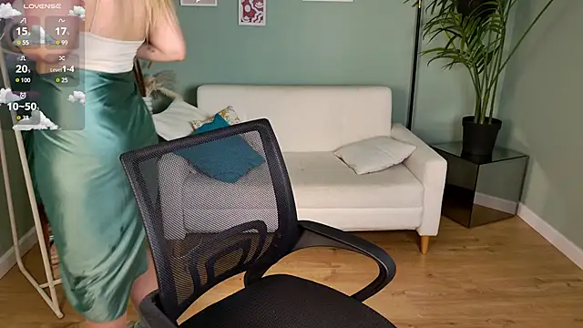 Snapshot of cute_eyes_shine chatting on November 19, 2025, 5:35 pm cute eyes shine online show from November 19, 2025, 5:35 pm