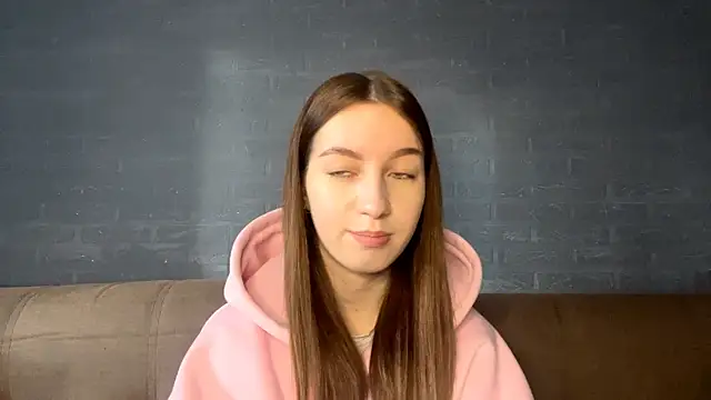 CindaWinn online show from November 18, 2025, 8:17 am