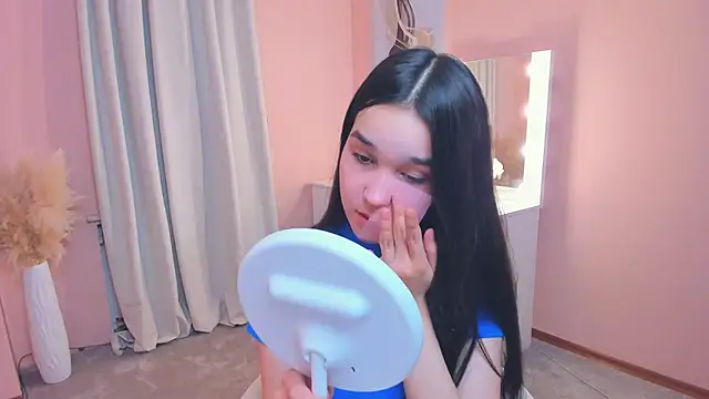 Snapshot of MeliaMelchiori chatting on November 19, 2025, 2:50 pm MeliaMelchiori online show from November 19, 2025, 2:50 pm