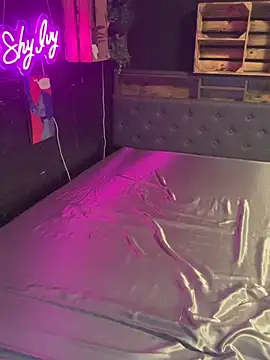 Shy-Ivy online show from December 18, 2025, 9:51 pm