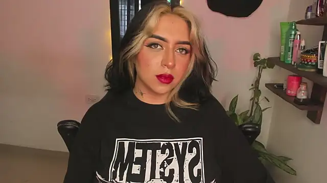 VeloraVyxen  online show from December 16, 2025, 2:32 pm