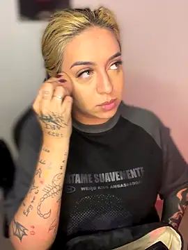 VeloraVyxen  online show from November 30, 2025, 3:18 am