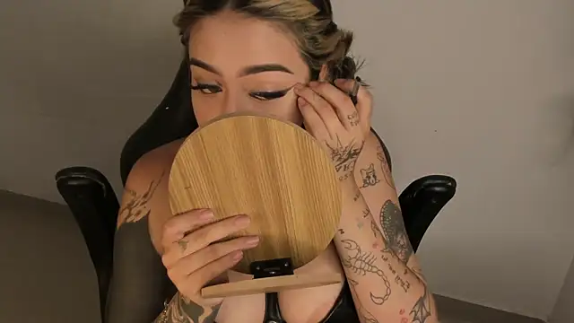 VeloraVyxen  online show from March 7, 2026, 1:27 pm