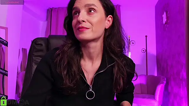 Snapshot of AnnaHarperX chatting on October 31, 2025, 5:53 pm AnnaHarperX online show from October 31, 2025, 5:53 pm