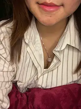 Snapshot of Sunset-yll chatting on February 8, 2026, 8:17 pm Sunset-yll online show from February 8, 2026, 8:17 pm