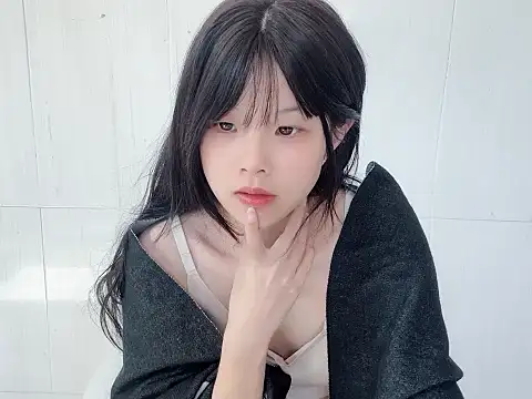 bunny-- online show from November 28, 2025, 4:45 am