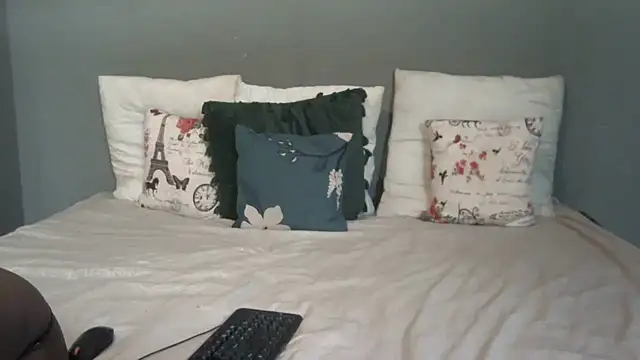 BrunetteNaomi8 online show from January 10, 2026, 9:04 am