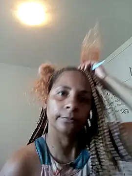 Snapshot of LaReineCleo chatting on March 8, 2026, 2:09 pm LaReineCleo online show from March 8, 2026, 2:09 pm