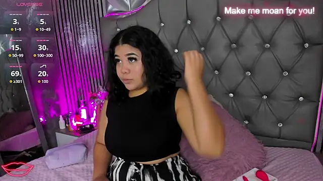 Amanda Mooree online show from May 22, 2026, 3:48 am