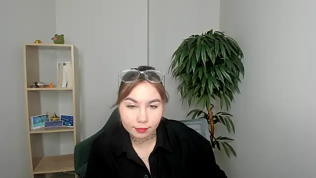 LaneUmanzor online show from November 19, 2025, 10:37 am