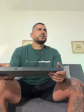 Snapshot of david10kc chatting on February 1, 2026, 3:21 pm david10kc online show from February 1, 2026, 3:21 pm